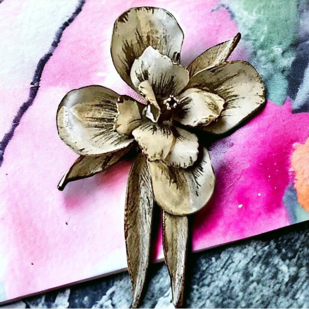 Enameled IRIS Flower Brooch Gray White Goldtone Vintage Pin